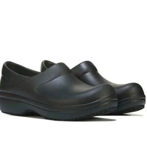 Crocs Neria Pro2 Slip Resistant Clogs size 6 in black NWOT